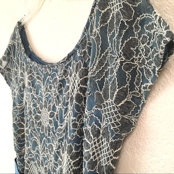Motherhood Maternity floral lace overlay blouse L - Picture 3 of 9